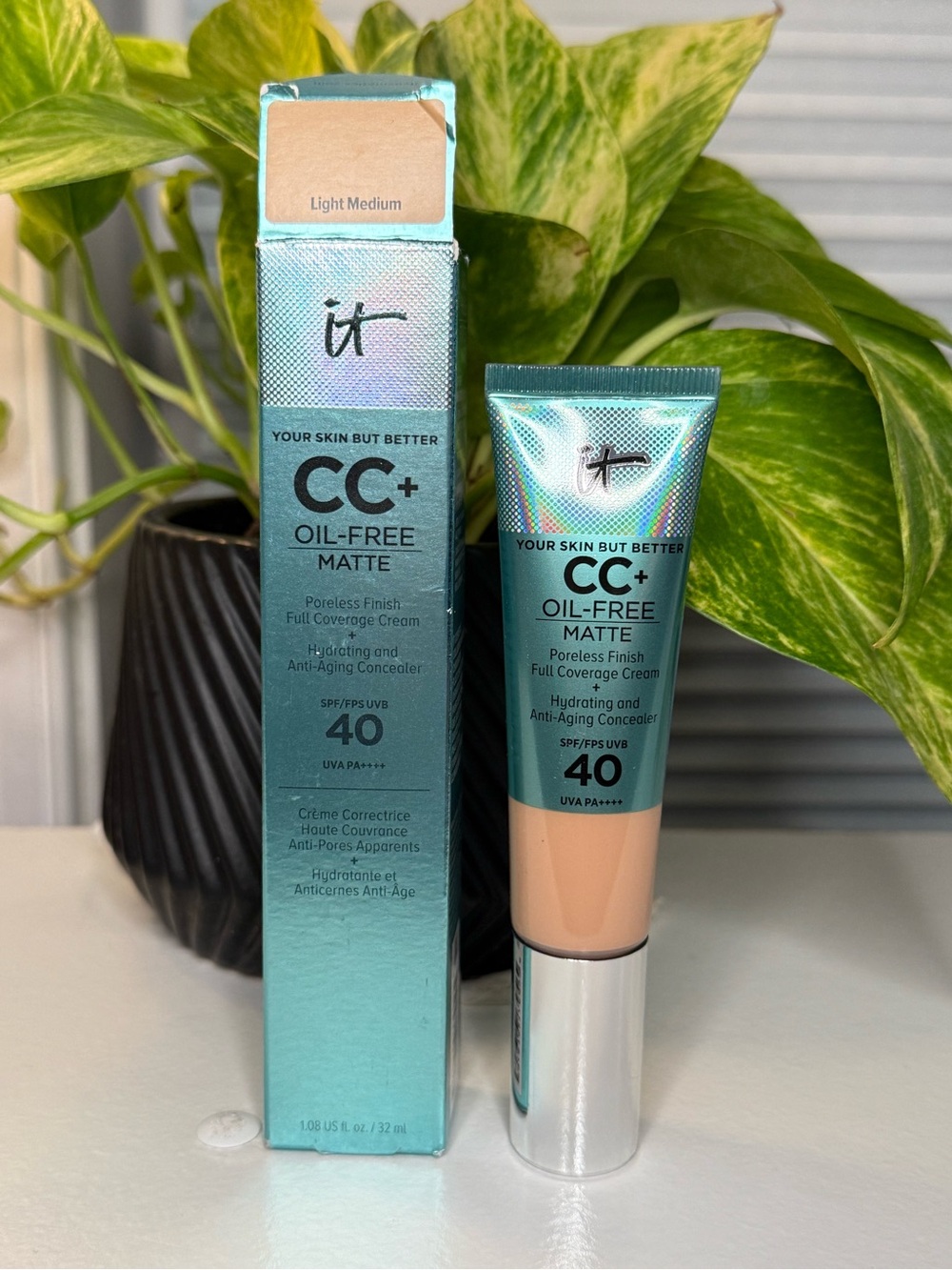 IT Cosmetics CC+ Oil-Free Matte SPF 40 Light Medium 1.08oz New Open Box